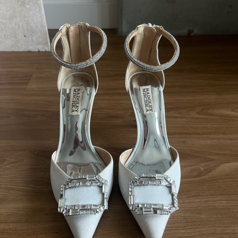 Badgley Mischka White Embellished Women's Heels Size 7